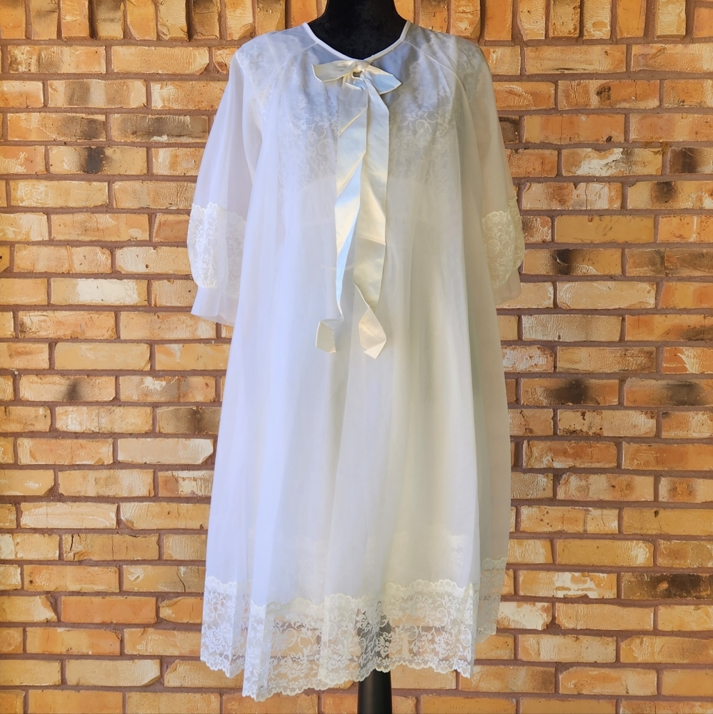 Vintage 60s Mary Barron White Peignor Gown and Robe Set